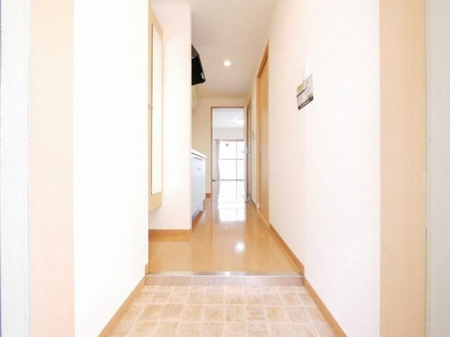 EbyU新大阪の玄関