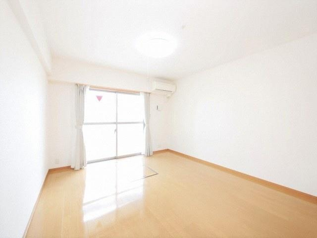 EbyU新大阪の居間・リビング