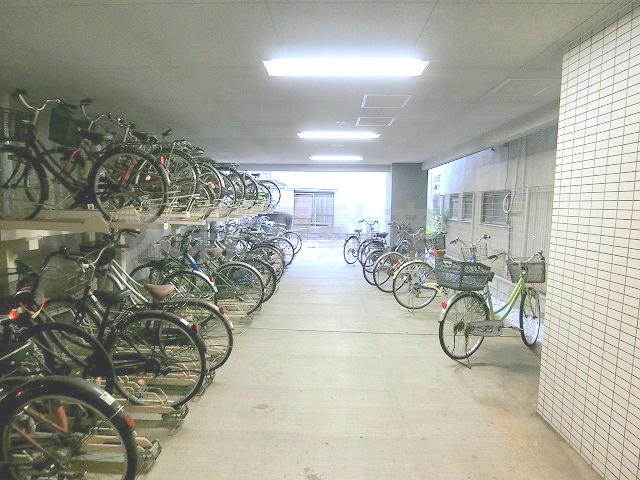 メインステージ大森北のその他共用部分|屋根付きラック式の駐輪場