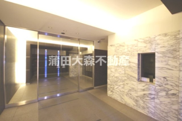 メインステージ大森北のエントランス|防犯カメラTVモニター付オートロック宅配BOXメールBOX管理人室　エントランス
