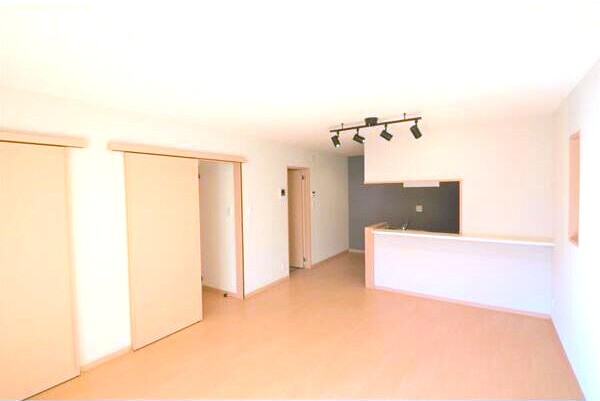 ガーデンパスAの居間・リビング