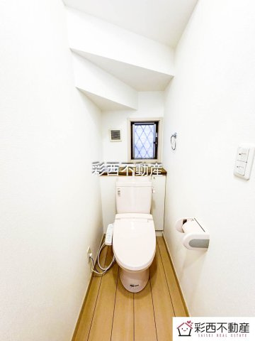 川越市宮元町中古戸建のトイレ|毎日使いやすい便利な仕様の温水洗浄トイレは、掃除がしやすくいつも清潔な空間に保てます♪