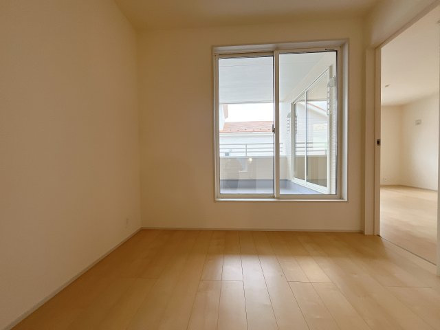 深谷市東方　新築分譲住宅　全４棟の洋室|２階居室は全室収納あり！たっぷりある収納活用でお部屋もキレイを保てます♪