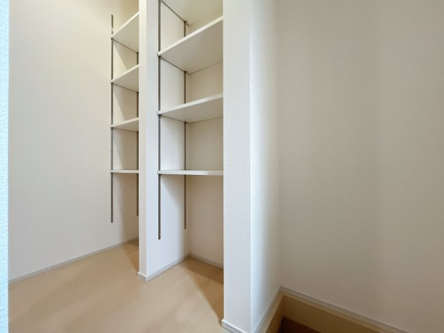 深谷市東方　新築分譲住宅　全４棟の玄関|住まう人も来客も入った時にワクワクさせてくれるオシャレな玄関♪収納もたっぷりあるので、靴がたくさんあっても安心！