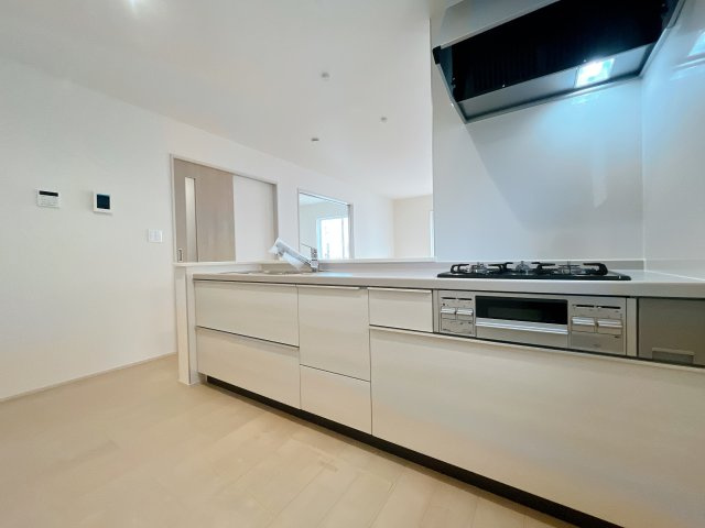 深谷市東方　新築分譲住宅　全４棟のキッチン|見栄えもよくお手入れもスムーズに出来ます。豊富な収納力もございますので、キッチンスペースをスッキリとお使い頂けそうです。