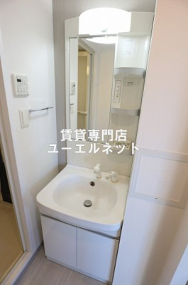 【独立洗面台】 | サムティ江坂レガーロ | 清潔感ある独立洗面台で毎日気持ちよく♪