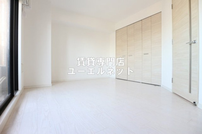 【寝室】 | サムティ江坂レガーロ | 明るく開放感のある居室で、自分だけのくつろぎ空間を。