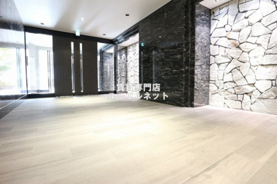 【エントランス】 | サムティ江坂レガーロ | 毎日通る場所だからこそ、洗練された空間に