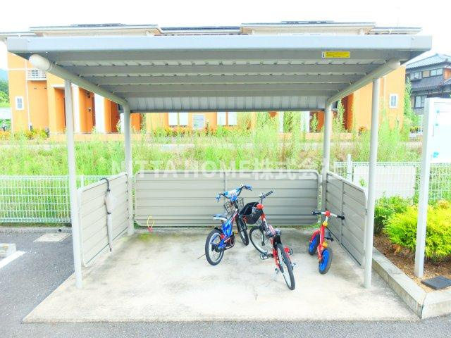 プロムナードのその他共用部分|屋根付きの駐輪場は無料です●