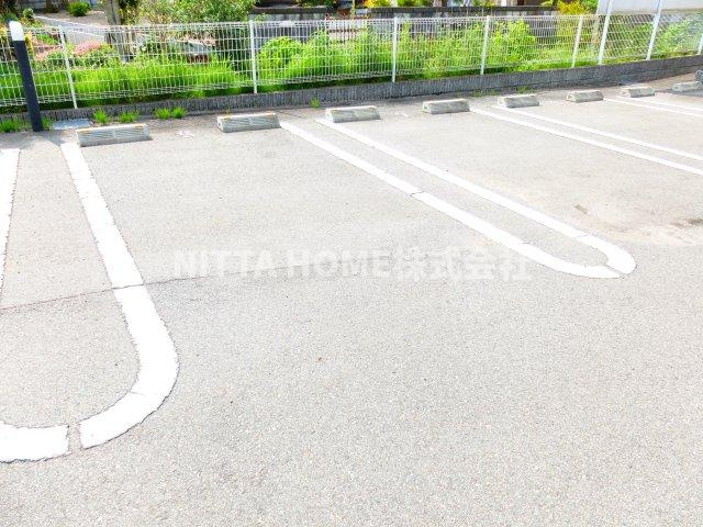 プロムナードの駐車場|敷地内に駐車場も完備！！