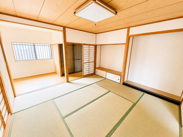小山市暁2丁目の和室|床の間付きの趣ある和室です♪ ご家族のくつろぎスペースや季節の飾りを楽しむ空間としてもおすすめです！
