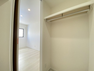 【収納】 | 嘉手納屋良（全6棟）3号棟 | 3号棟　洋室6.1帖＋WIC付き♪