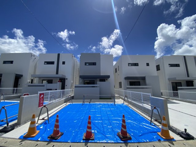 【外観】 | 嘉手納屋良（全6棟）3号棟 | 3号棟　並列駐車2台完備♪