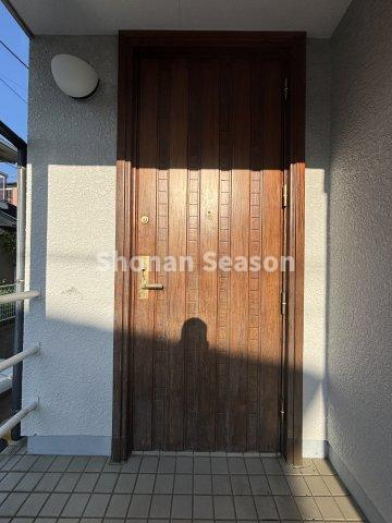 【玄関】 | 神奈中バス「観音坂」停まで徒歩約7分。バス移動もスムーズです◎