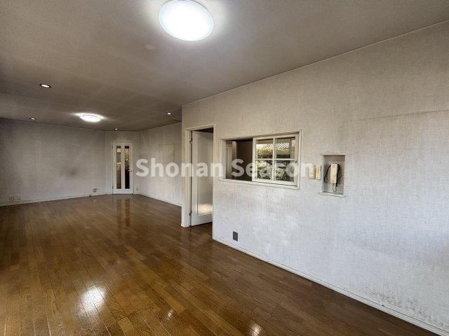 【内装】 | キッチンとリビングの空間を分けやすく、急な来客時も安心です♪