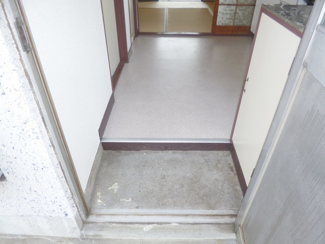 天王マンションの玄関|玄関に靴入れがあります。