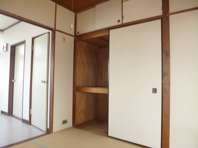 天王マンションの収納|中部屋の収納。