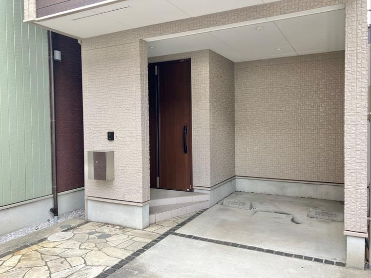 宮内戸建のエントランス