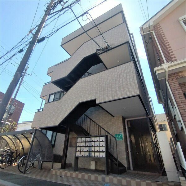 クレールＹＭのエントランス