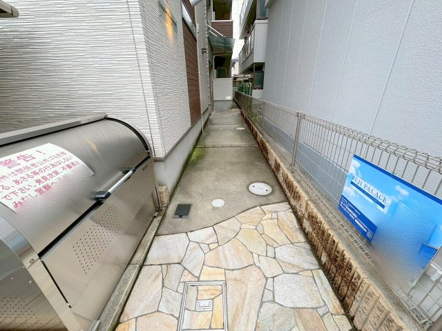 フジパレス三国本町のエントランス