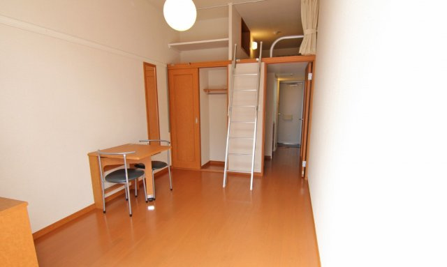 レオパレスゲラルデの居間・リビング