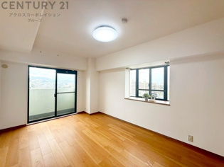 子供部屋…創造性や成長を促す遊びの空間を提供。学習や趣味に集中できる環境を整えます。個別のプライベートスペースは自己表現と自立心を育み、心地よい睡眠環境を整えリラックスできる場所を提供。