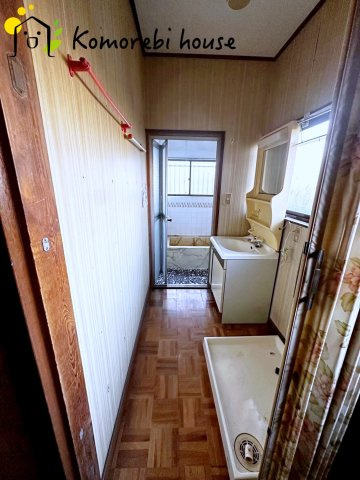 蓮田市黒浜　中古一戸建ての独立洗面台