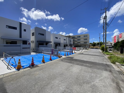 【前面道路含む現地写真】 | 嘉手納屋良（全6棟）4号棟 | ※前面道路9m♪