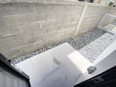 【その他】 | 嘉手納屋良（全6棟）4号棟 | 4号棟　お勝手口外側♪