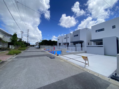 【前面道路含む現地写真】 | 嘉手納屋良（全6棟）ラスト4号棟 | ※前面道路9m♪