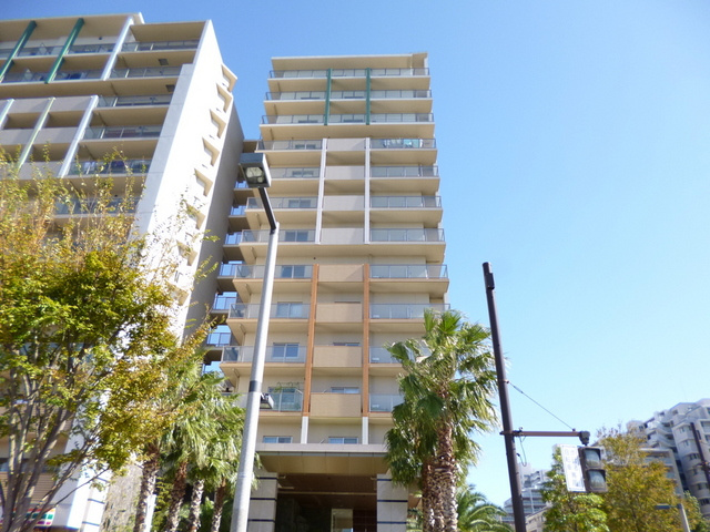 ロイヤルパークス新田の外観|買い物に便利な立地です☆