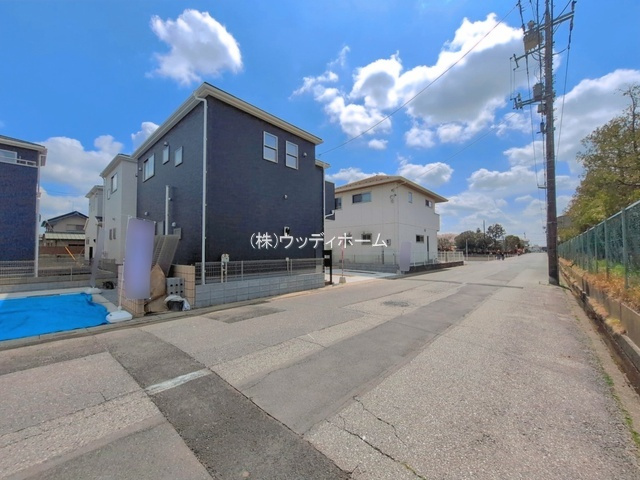 春日部市大沼第3　新築一戸建て　2号棟の前面道路含む現地写真