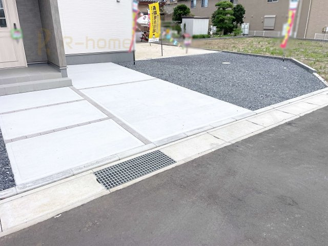 常陸大宮市石沢第2　新築戸建て　6号棟の駐車場|カースペースは3台完備。ゲスト用のスペースも確保できますね♪