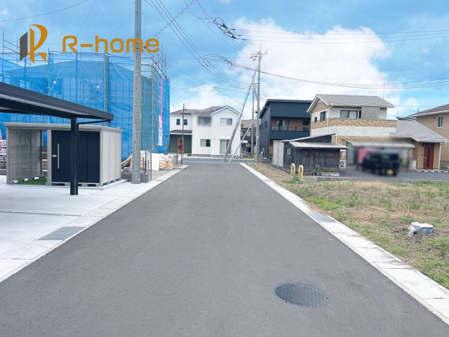 常陸大宮市石沢第2　新築戸建て　6号棟の前面道路含む現地写真|堂々！建物完成♪実際のお部屋をご見学可能です♪
ご見学が一番の資料！お気軽にお問い合わせ下さい♪
