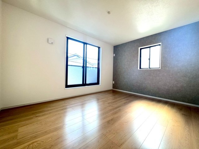 近鉄「小倉」駅徒歩１２分◆陽当たり良好な南東角地に建つ４ＬＤＫ住戸◆リビング広々２０帖◆宇治市小倉町の洋室|洋室