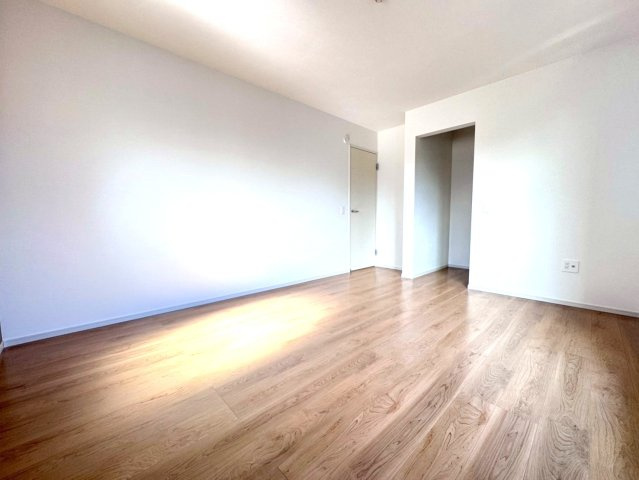 近鉄「小倉」駅徒歩１２分◆陽当たり良好な南東角地に建つ４ＬＤＫ住戸◆リビング広々２０帖◆宇治市小倉町の洋室|洋室