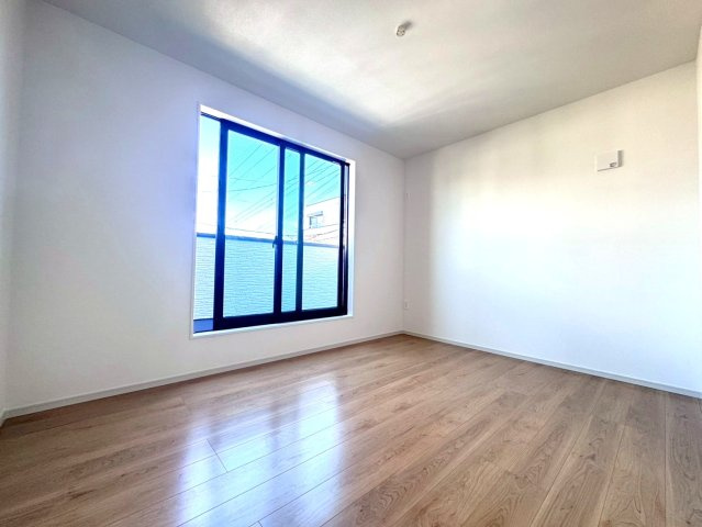 近鉄「小倉」駅徒歩１２分◆陽当たり良好な南東角地に建つ４ＬＤＫ住戸◆リビング広々２０帖◆宇治市小倉町の洋室|洋室