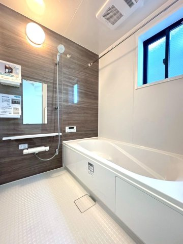 近鉄「小倉」駅徒歩１２分◆陽当たり良好な南東角地に建つ４ＬＤＫ住戸◆リビング広々２０帖◆宇治市小倉町の浴室|浴室