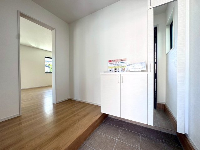 近鉄「小倉」駅徒歩１２分◆陽当たり良好な南東角地に建つ４ＬＤＫ住戸◆リビング広々２０帖◆宇治市小倉町の玄関|玄関