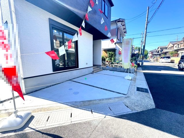 近鉄「小倉」駅徒歩１２分◆陽当たり良好な南東角地に建つ４ＬＤＫ住戸◆リビング広々２０帖◆宇治市小倉町の駐車場|駐車場