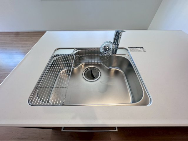 近鉄「小倉」駅徒歩１２分◆陽当たり良好な南東角地に建つ４ＬＤＫ住戸◆リビング広々２０帖◆宇治市小倉町のキッチン|シンク