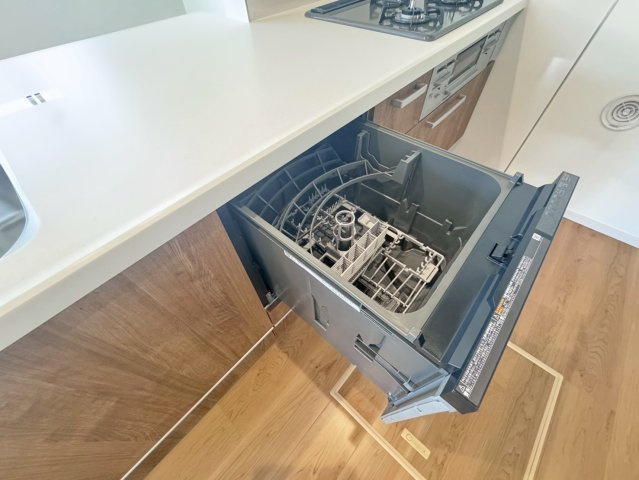 近鉄「小倉」駅徒歩１２分◆陽当たり良好な南東角地に建つ４ＬＤＫ住戸◆リビング広々２０帖◆宇治市小倉町のキッチン|食器洗浄機