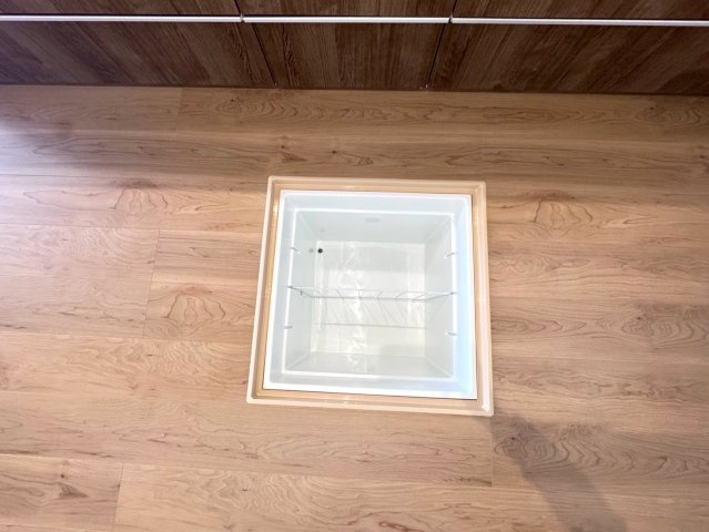 近鉄「小倉」駅徒歩１２分◆陽当たり良好な南東角地に建つ４ＬＤＫ住戸◆リビング広々２０帖◆宇治市小倉町の収納|床下収納