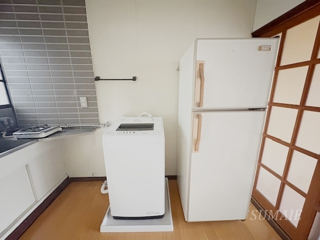 南荘のキッチン|洗濯機、冷蔵庫付きです☆