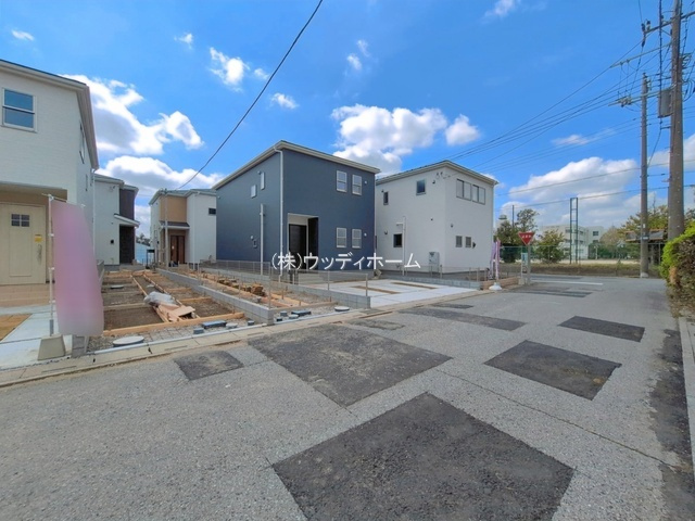 春日部市大沼第3　新築一戸建て　4号棟の前面道路含む現地写真