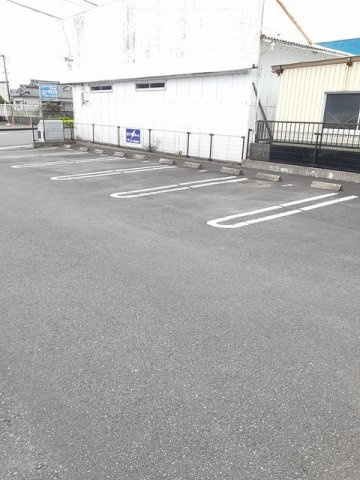 サニー　サイド　ガーデンの駐車場