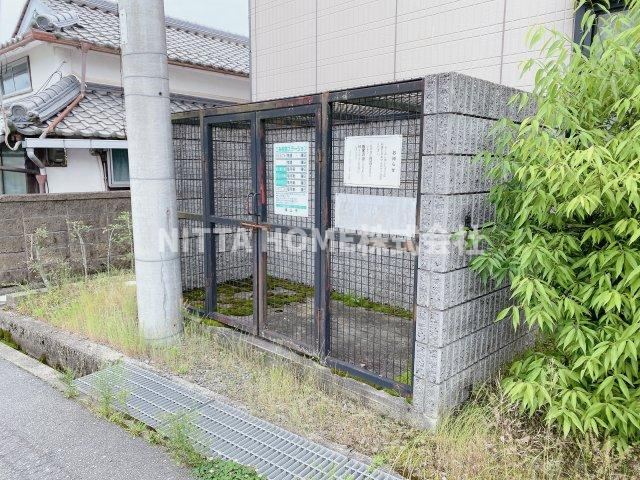 レジデンス　城南のエントランス|敷地内ごみ捨て場も完備！