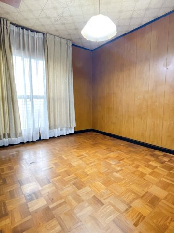 春日台戸建住宅の洋室