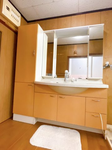 春日台戸建住宅の独立洗面台