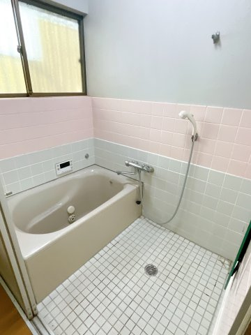 春日台戸建住宅の浴室